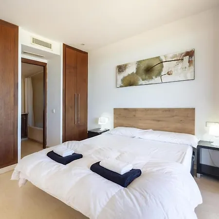 Modern Beachside Flat In Playa D'en Bossa - B Daire