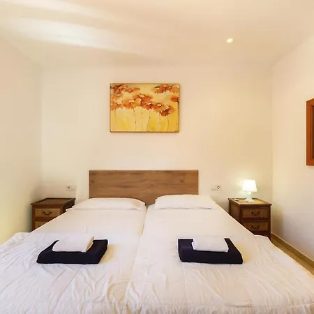 Modern Beachside Flat In Playa D'en Bossa - B Denia